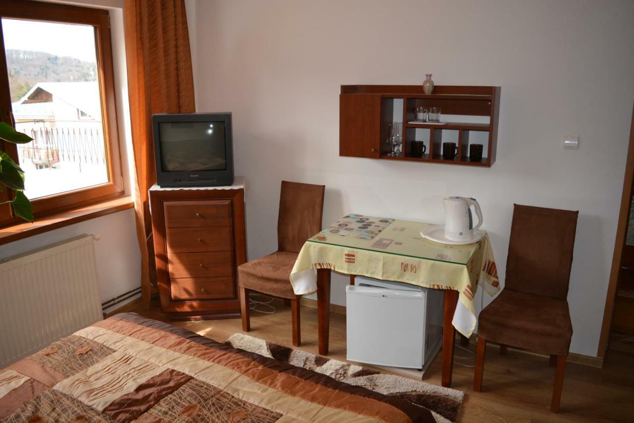 Pokoje Goscinne Bartek Iwonicz-Zdrój Esterno foto